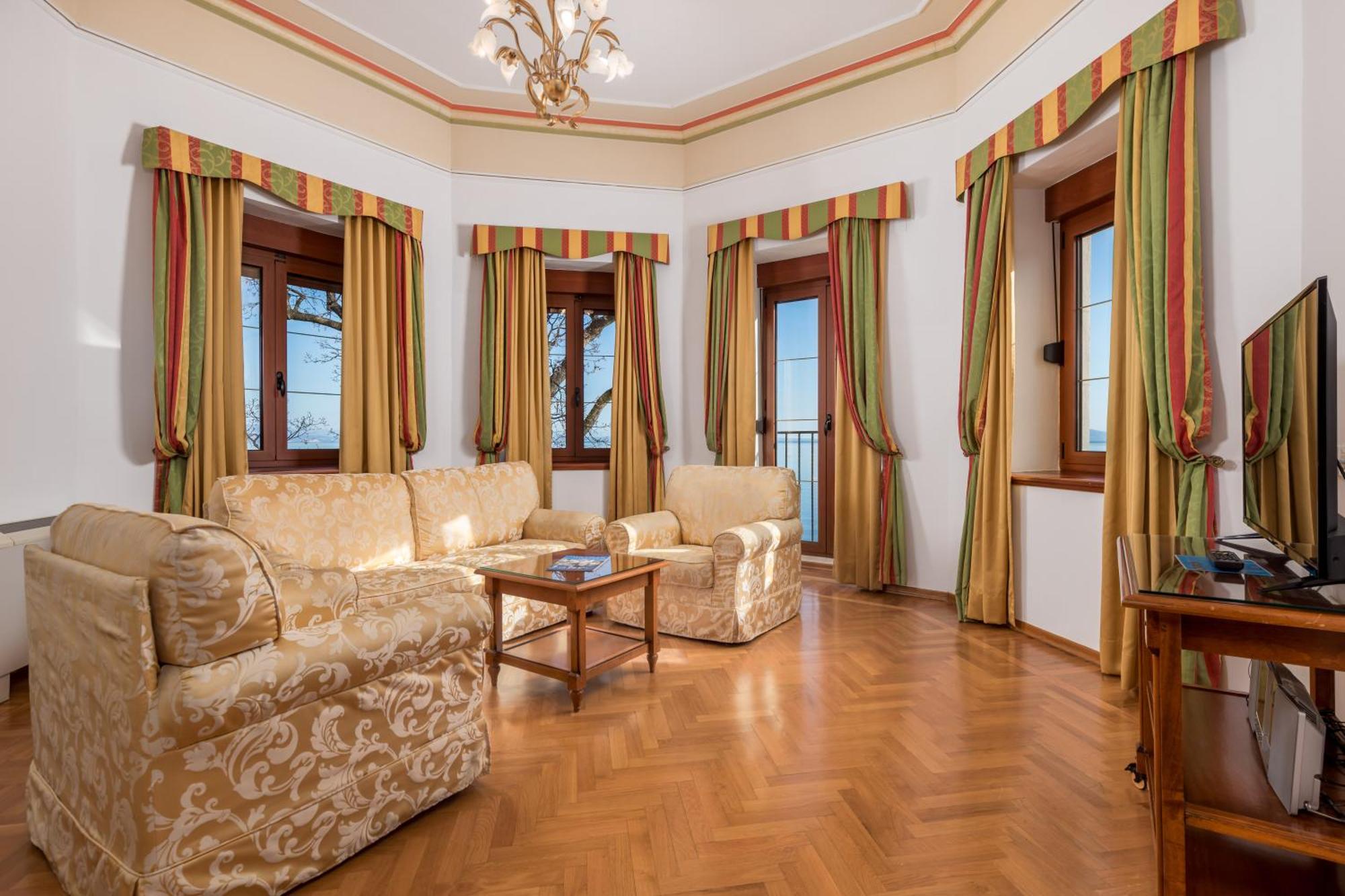 Hotel Miramar Opatija Buitenkant foto