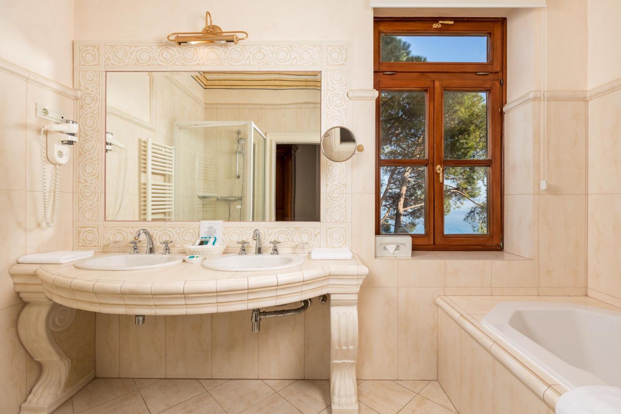 Hotel Miramar Opatija Buitenkant foto